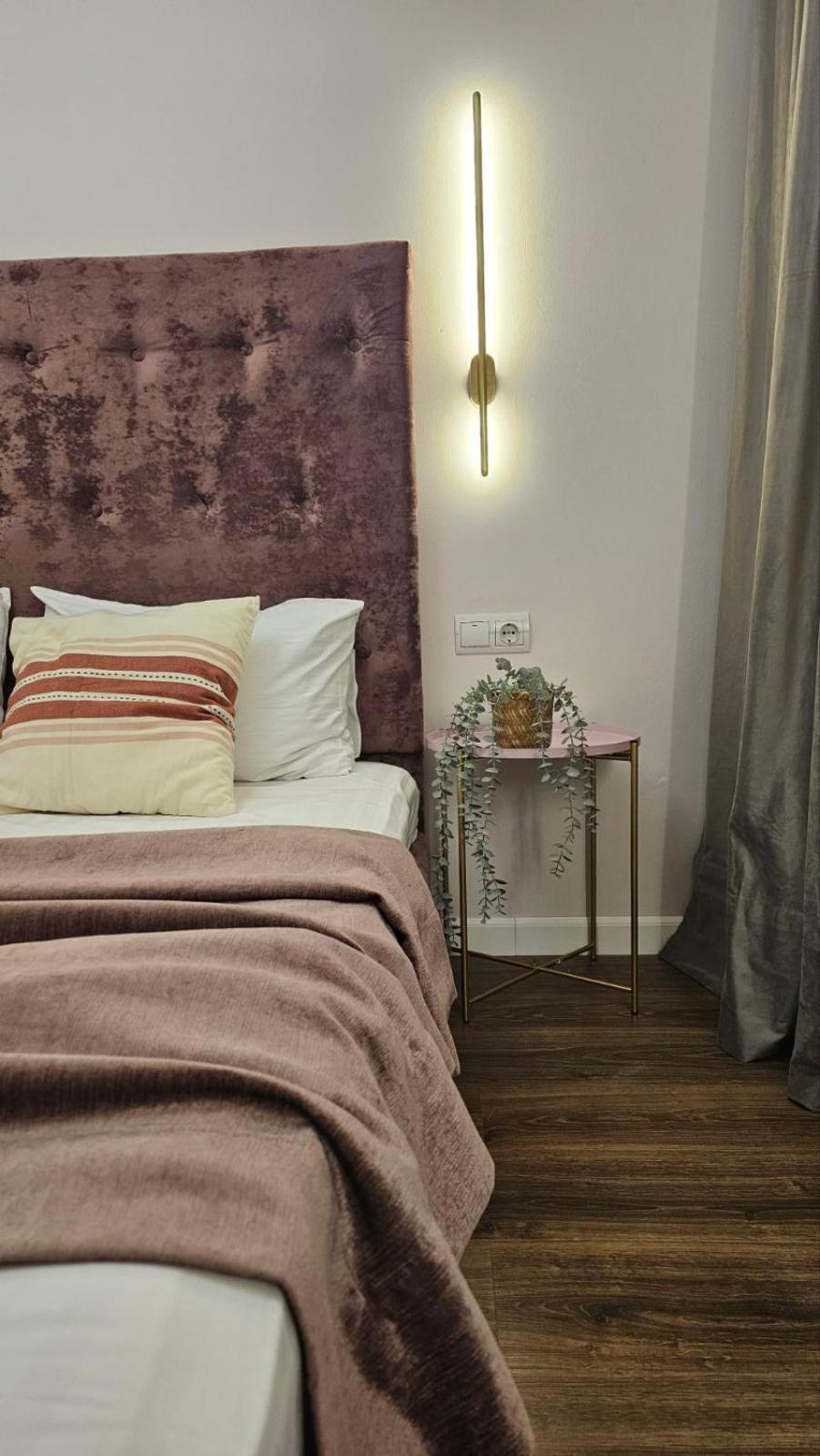 Soft Pink Apartment Mukacheve Exterior foto
