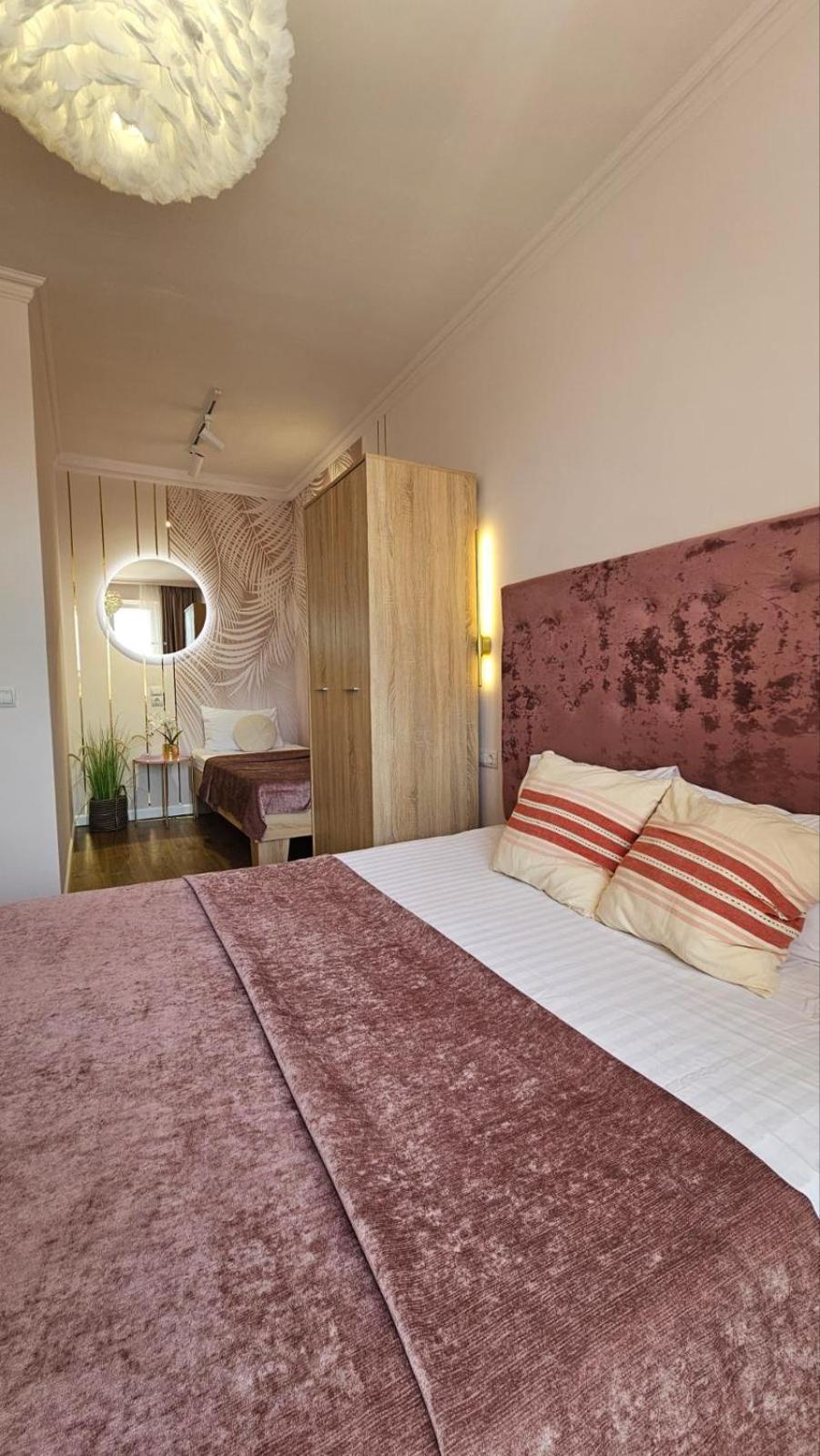 Soft Pink Apartment Mukacheve Exterior foto