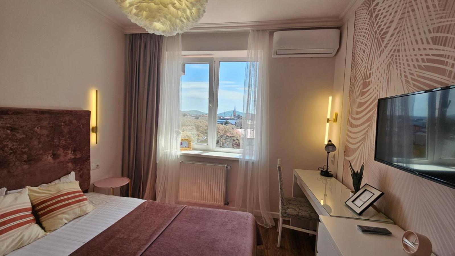 Soft Pink Apartment Mukacheve Exterior foto
